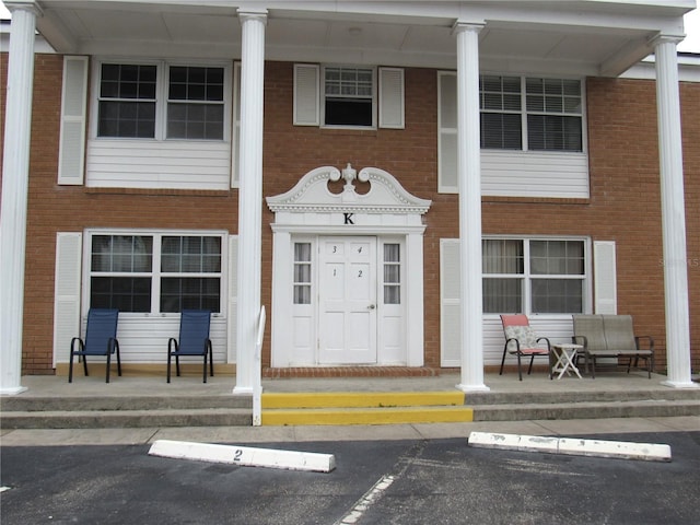 view of front facade featuring a porch