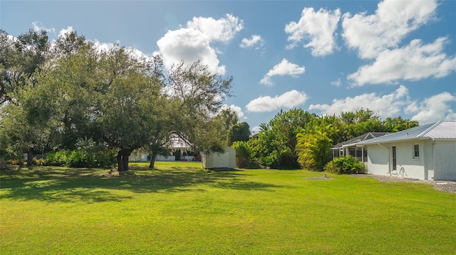 view of yard with a shed