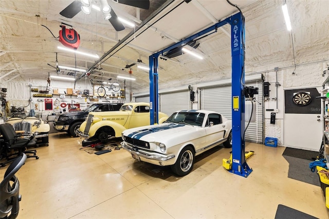 garage with ceiling fan