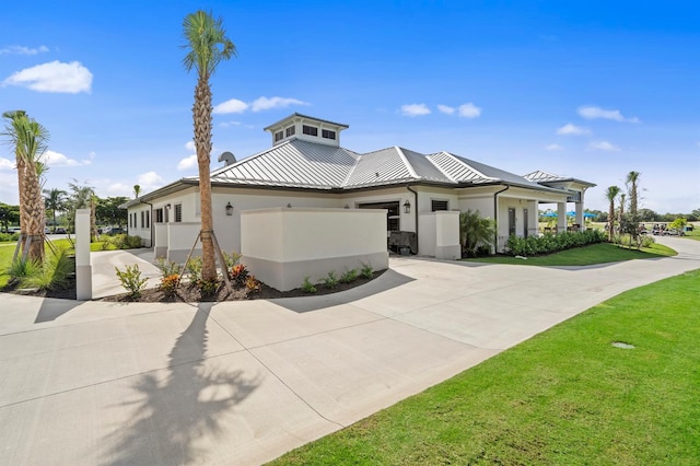 view of front of house with a front yard