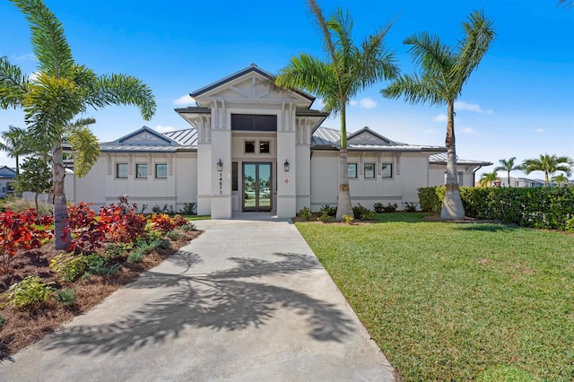 view of front facade with a front yard