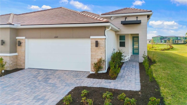 view of front of property featuring a garage and a front yard