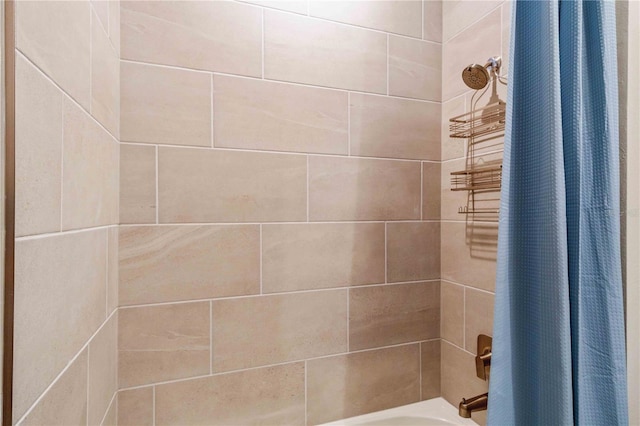 bathroom with shower / tub combo