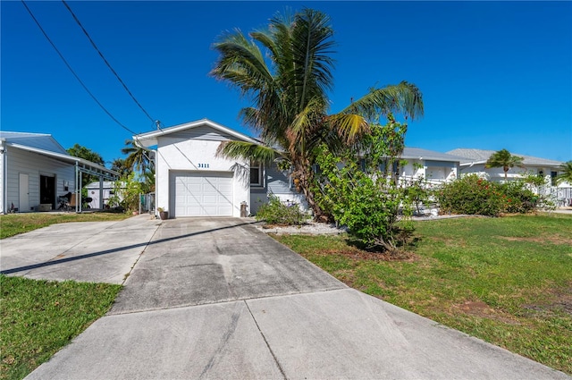 view of front of property featuring a front lawn