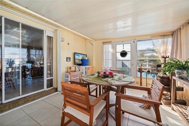 view of sunroom / solarium