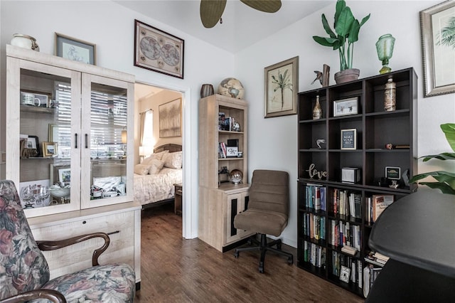 sitting room featuring dark wood-type flooring and ceiling fan