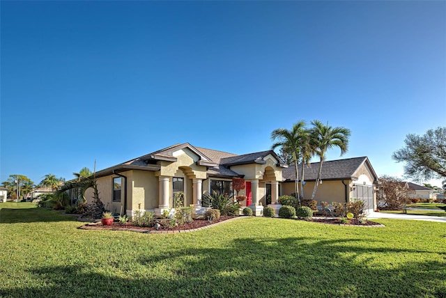 view of front of property featuring a front yard and a garage