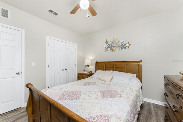 bedroom with a closet, hardwood / wood-style flooring, and ceiling fan