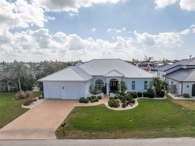 view of front facade featuring a front lawn and a garage