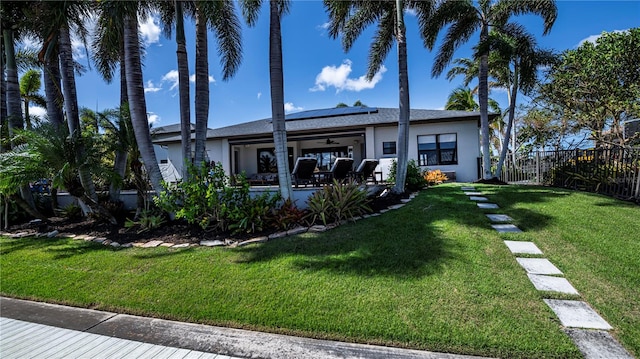 view of front facade featuring a front lawn