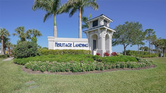 community sign featuring a yard