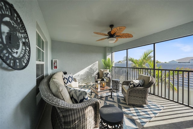 sunroom with ceiling fan