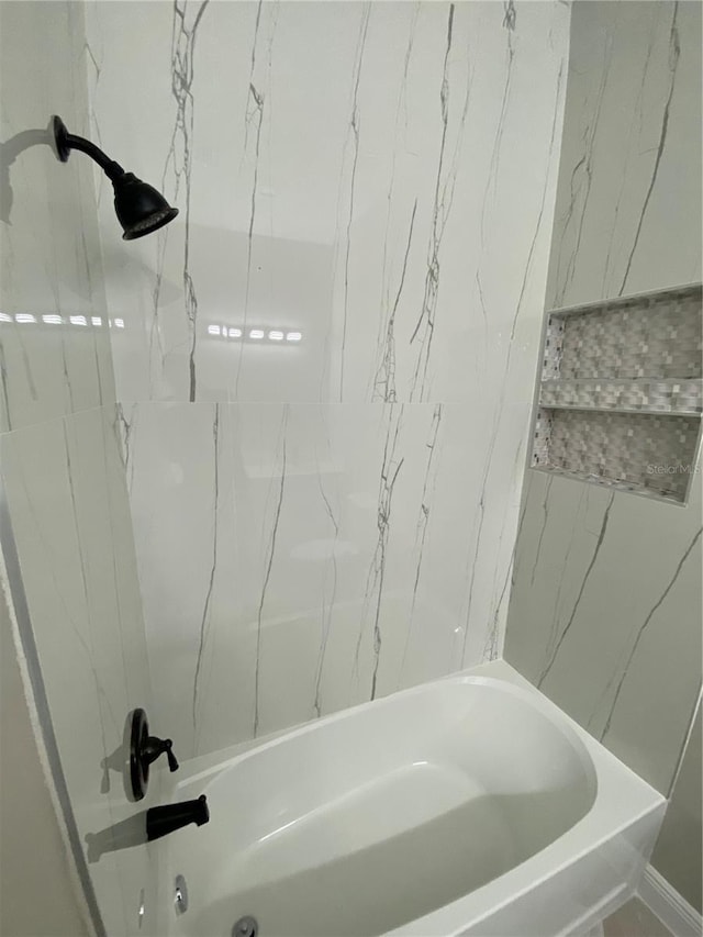 bathroom featuring tiled shower / bath combo