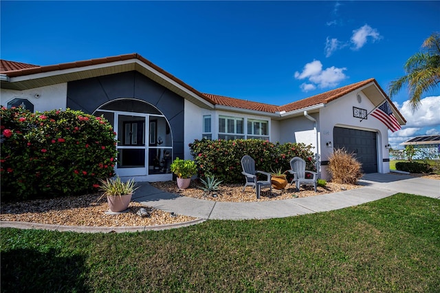 view of front of house featuring a garage and a front yard