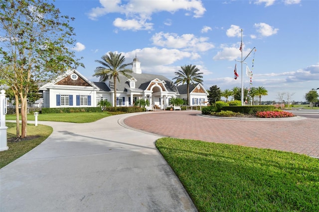 view of front of house featuring a front yard