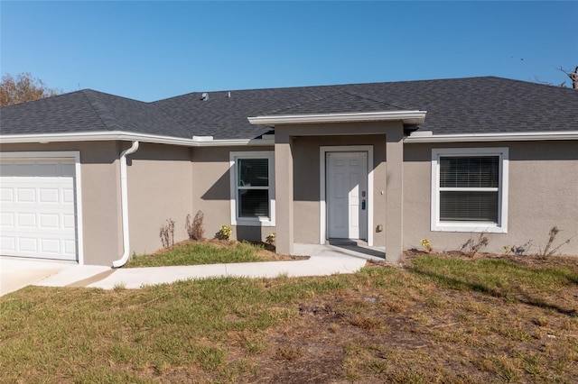 view of front of property featuring a garage and a front lawn