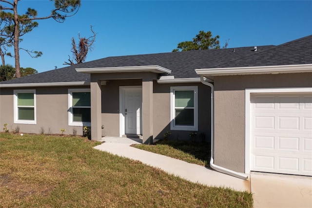 ranch-style home featuring a front lawn and a garage