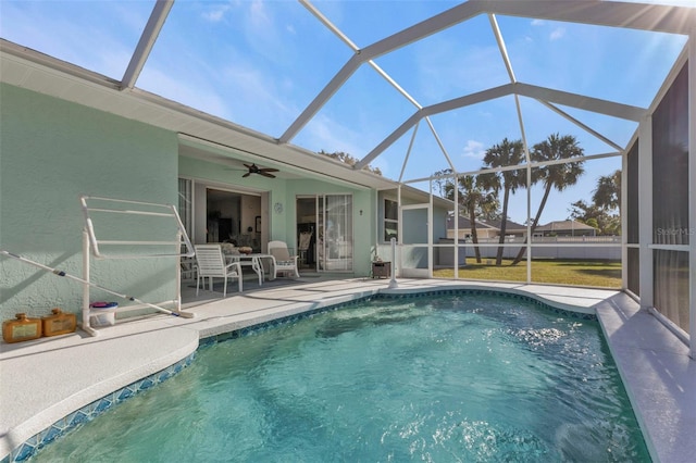 view of swimming pool with a lanai, ceiling fan, and a patio area