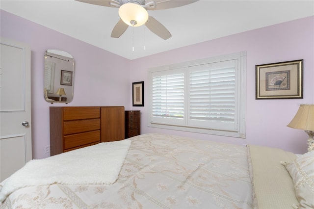 bedroom with ceiling fan