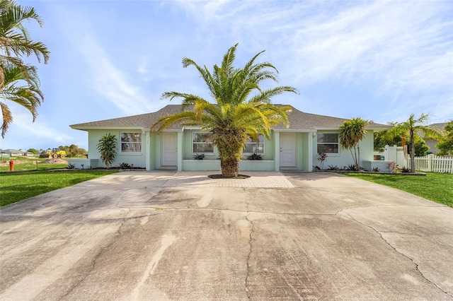 ranch-style home featuring a front yard