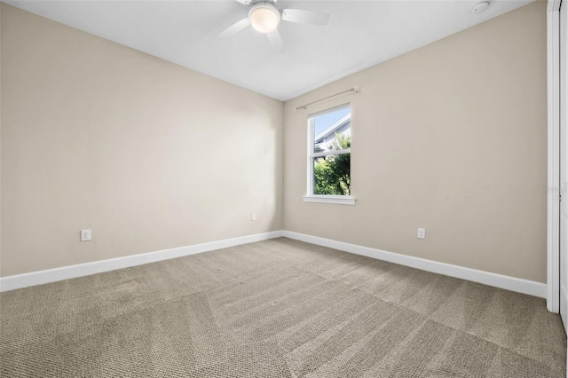 carpeted empty room featuring ceiling fan