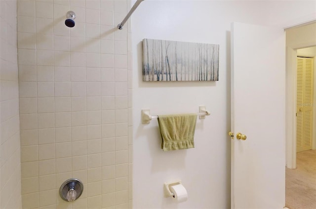 bathroom featuring tiled shower / bath combo