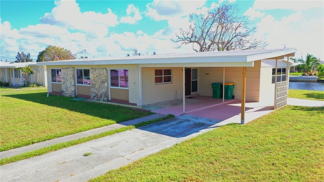 single story home featuring a carport and a front yard