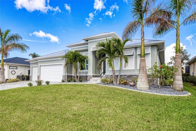 view of front of house featuring a front yard and a garage