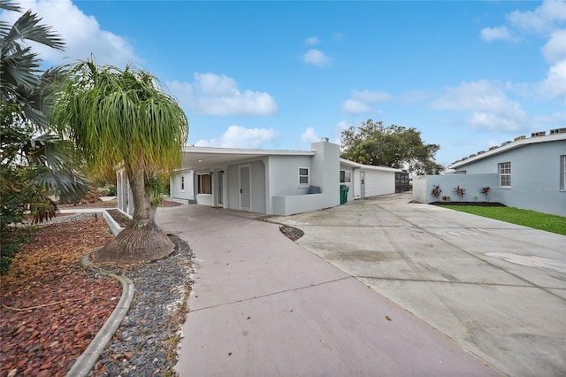 view of front of house featuring a carport