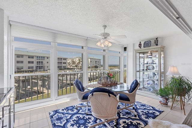 sunroom with ceiling fan