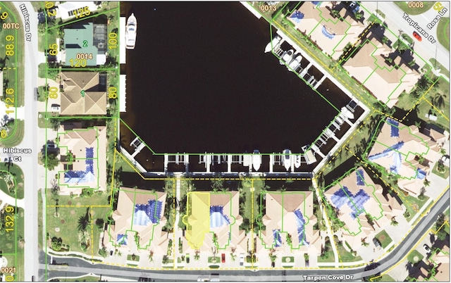 aerial map of property and surrounding area with property boundaries highlighted