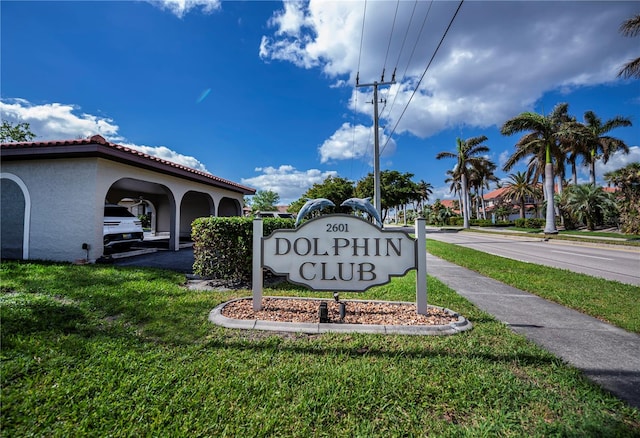 community sign with a lawn