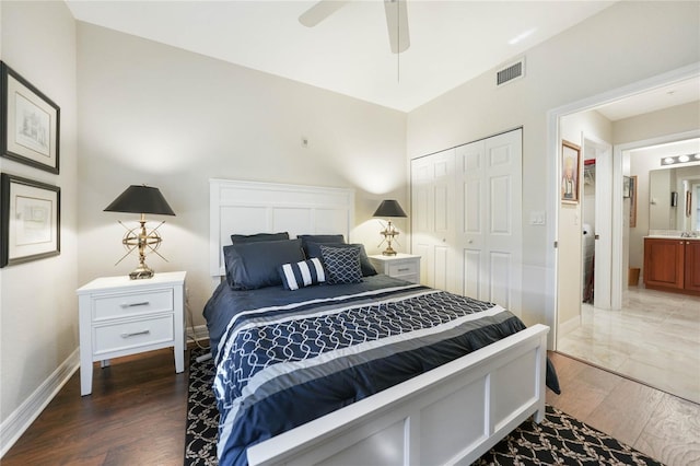 bedroom featuring wood finished floors, a ceiling fan, visible vents, baseboards, and a closet