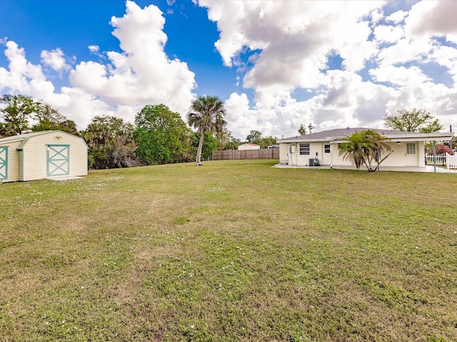 view of yard with a storage unit