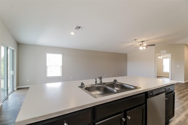 kitchen with a center island with sink, light wood-type flooring, sink, dishwasher, and ceiling fan