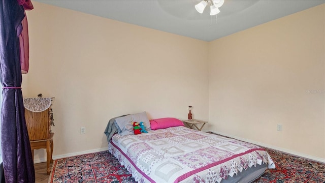 bedroom with ceiling fan