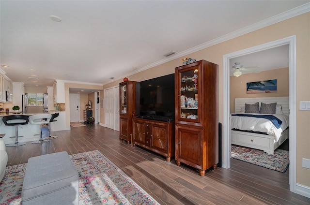 living room with ceiling fan, dark hardwood / wood-style flooring, and crown molding