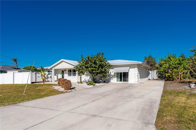 ranch-style home featuring a front yard