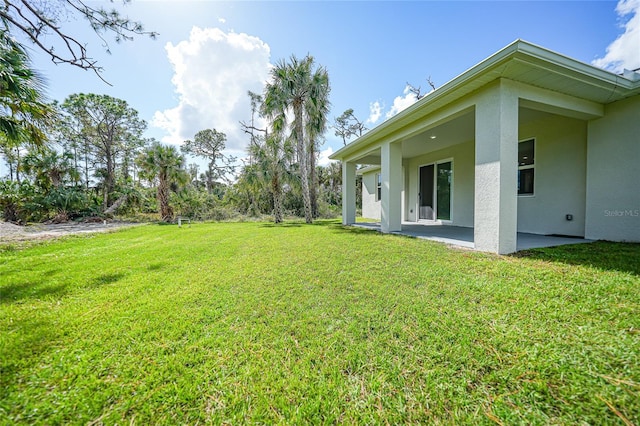 view of yard featuring a patio