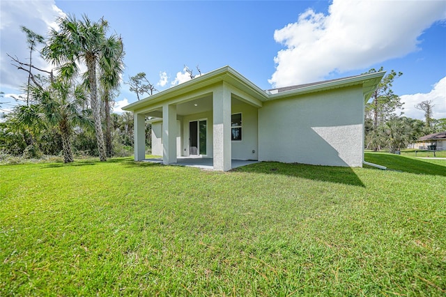 back of house featuring a lawn