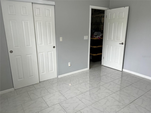 unfurnished bedroom featuring a closet