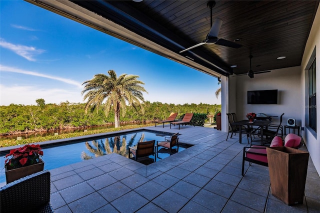 view of patio with ceiling fan