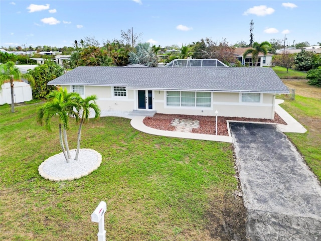 single story home featuring a front lawn