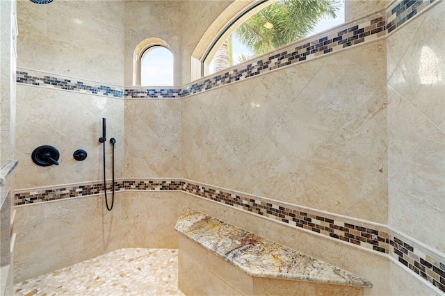 bathroom featuring a tile shower