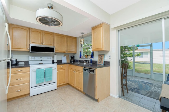 kitchen featuring appliances with stainless steel finishes, plenty of natural light, pendant lighting, and sink