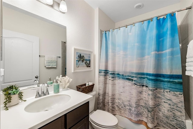 full bathroom with shower / bath combo with shower curtain, vanity, and toilet