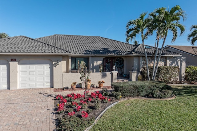 view of front of property featuring a garage and a front yard