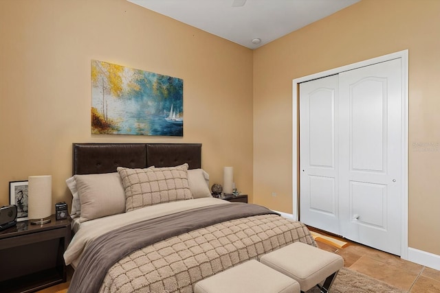 bedroom with ceiling fan and a closet