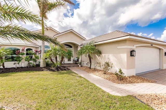 view of front facade featuring a front yard and a garage