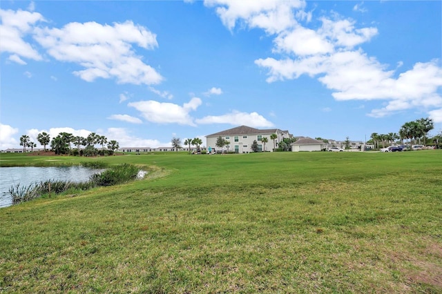 view of yard featuring a water view